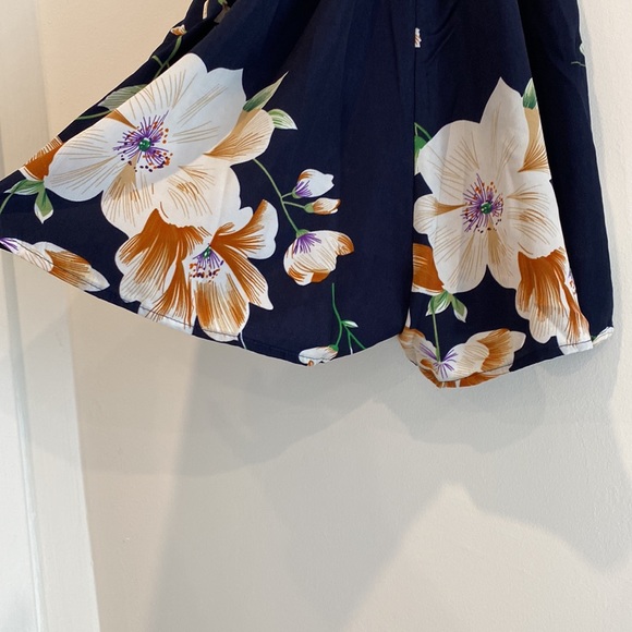 Floral romper. Shein. Size M. - Picture 2 of 4